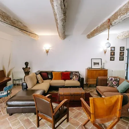 30m2 In 18th-century Provencal * Althen-des-Paluds