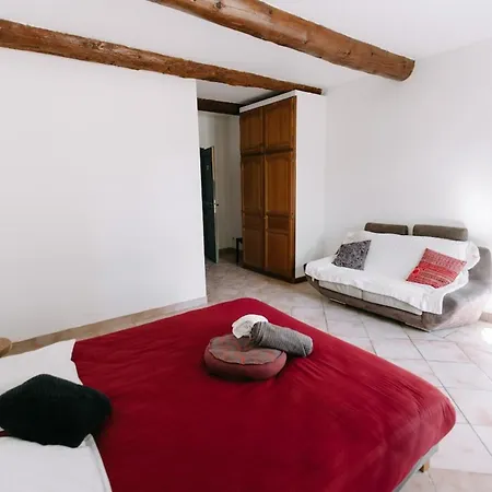 30m2 In 18th-century Provencal Holiday home