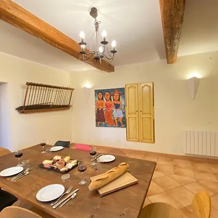 30m2 In 18th-century Provencal Holiday home Althen-des-Paluds