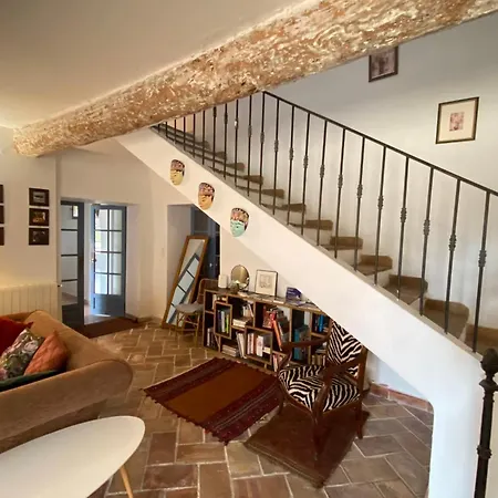 30m2 In 18th-century Provencal