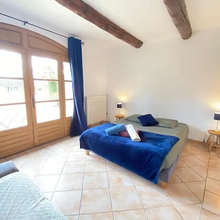 Holiday home 30m2 In 18th-century Provencal Althen-des-Paluds