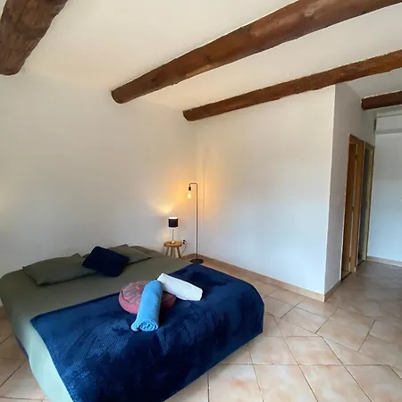 30m2 In 18th-century Provencal Holiday home Althen-des-Paluds