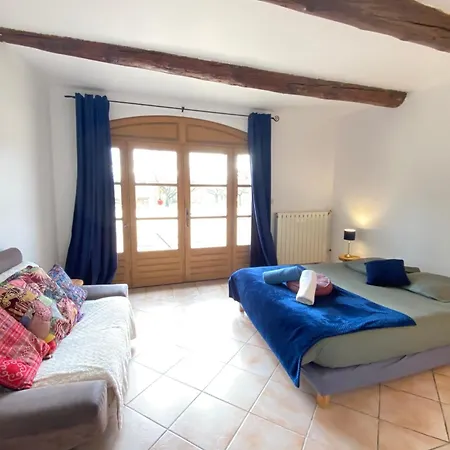 Holiday home 30m2 In 18th-century Provencal Althen-des-Paluds