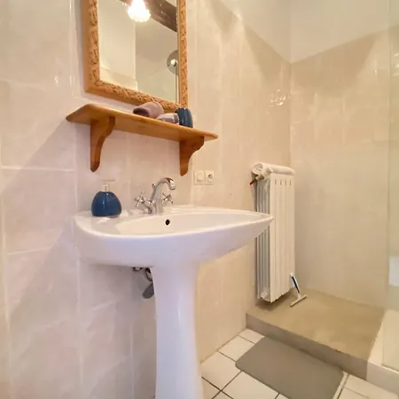 30m2 In 18th-century Provencal